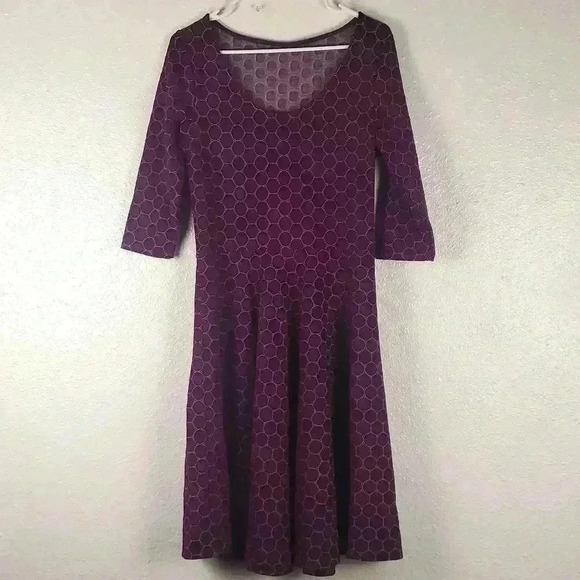 Leota Dresses & Skirts - Leota Textured Circle Print Fit